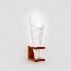 Lampe artisanale en courbaril avec abat-jour au motif de grande finesse, design moderne réalisée en Guyane française.