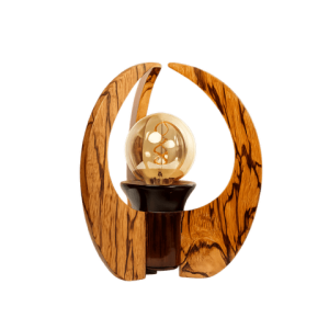 Lampe artisanale en bois serpent avec centre en ébène vert et ampoule globe vintage.